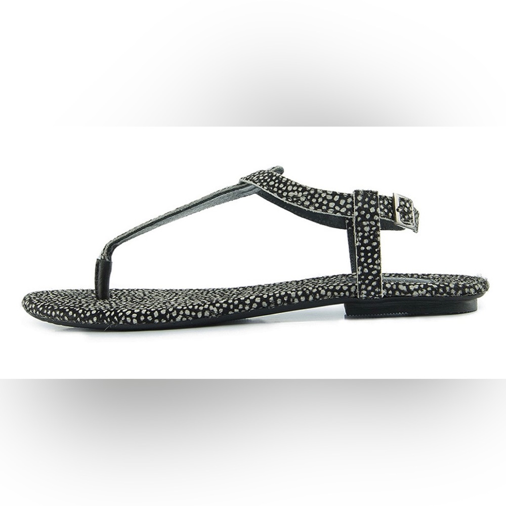 Maruti | NWOT flat cow leather sandals | size 7
